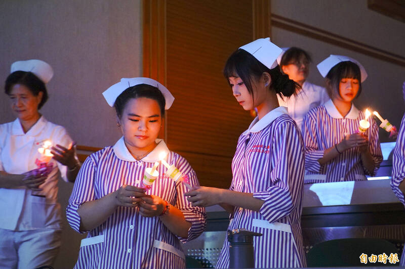 美和科大的加冠及傳光儀式。（記者陳彥廷攝）