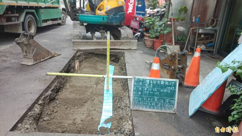 潭子區大新路等汰換管線工程預計9月底完工，改善當地供水情形。（記者歐素美攝）