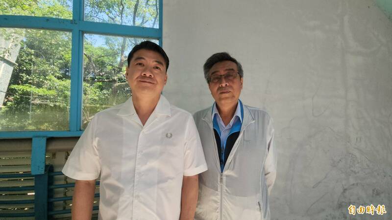 國民黨宜蘭縣議員林岳賢(左)、楊弘旻(右)肯定代理縣長林茂盛在縣政的表現,今在縣議會勸進他參選下屆縣長。(記者游明金攝) 國民黨宜蘭縣議員林岳賢(左)、楊弘旻(右)肯定代理縣長林茂盛在縣政的表現,今在縣議會勸進他參選下屆縣長。(記者游明金攝)