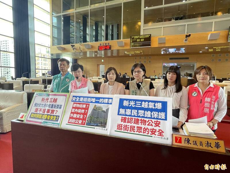 議員質疑台中新光三越還在修復竟盛傳6月就會恢復營業,要求市府落實確認建物安全才能開放。(記者蘇孟娟攝) 議員質疑台中新光三越還在修復竟盛傳6月就會恢復營業,要求市府落實確認建物安全才能開放。(記者蘇孟娟攝)