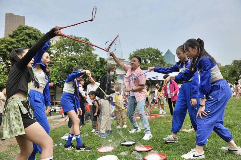 第三屆母愛真偉大公益親子派對5月18日在高雄六合公園登場,圖為去年活動場景。(主辦單位提供) 第三屆母愛真偉大公益親子派對5月18日在高雄六合公園登場,圖為去年活動場景。(主辦單位提供)