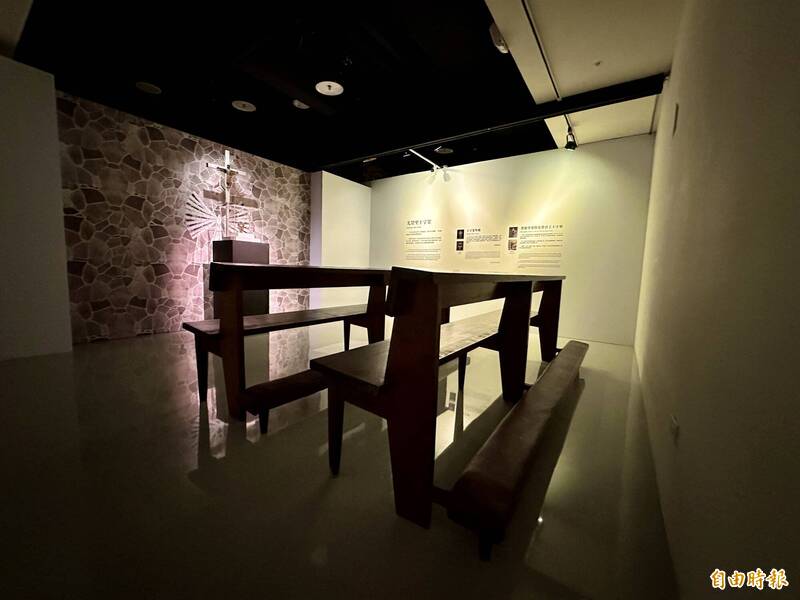 「菁寮聖十字架天主堂」特展,展現土地之愛。(記者羅國嘉攝) 「菁寮聖十字架天主堂」特展,展現土地之愛。(記者羅國嘉攝)