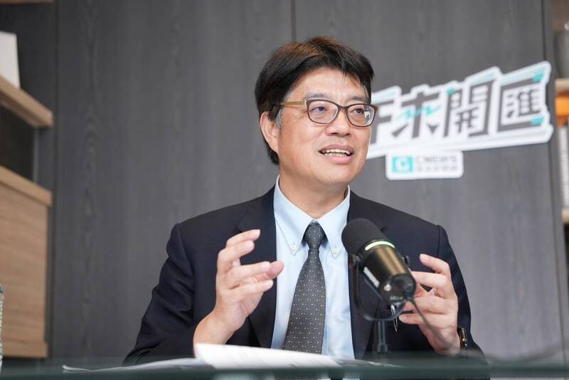 國人赴中屢失蹤、遭盤查留置或被中共關押，陸委會主委邱垂正今日接受網路節目《中午來開匯》專訪表示，最新統計已經超過100案，有來報案是102案。（圖由《中午來開匯》節目提供）