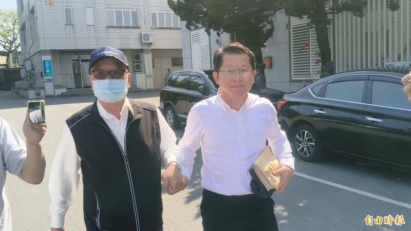 你的親簽正被國民黨盜用! 花蓮3官員起訴 吳崢驚曝嚇死人新資訊 你的親簽正被國民黨盜用! 花蓮3官員起訴 吳崢驚曝嚇死人新資訊
