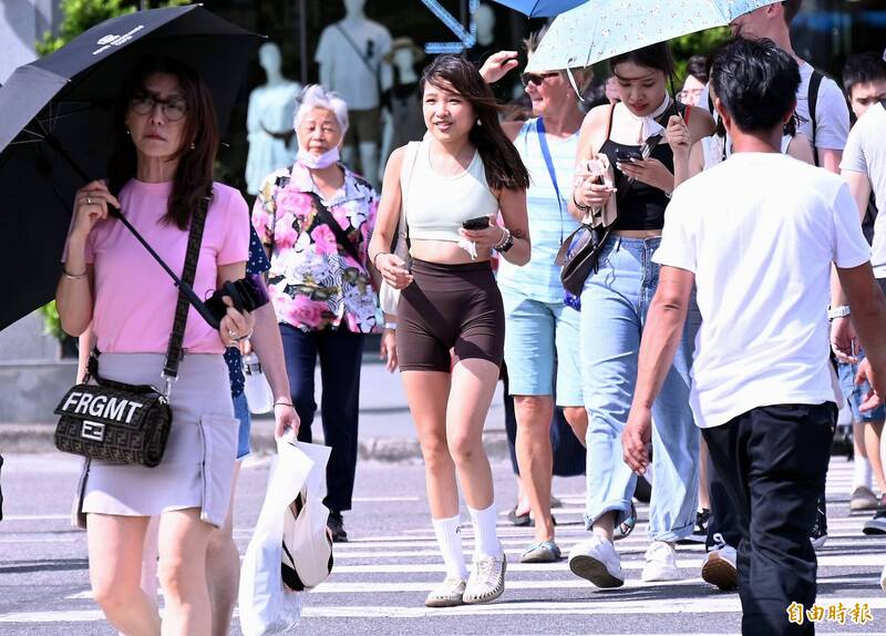 今明持續為高壓迴流且水氣少的環境，晴朗悶熱為主。（資料照）