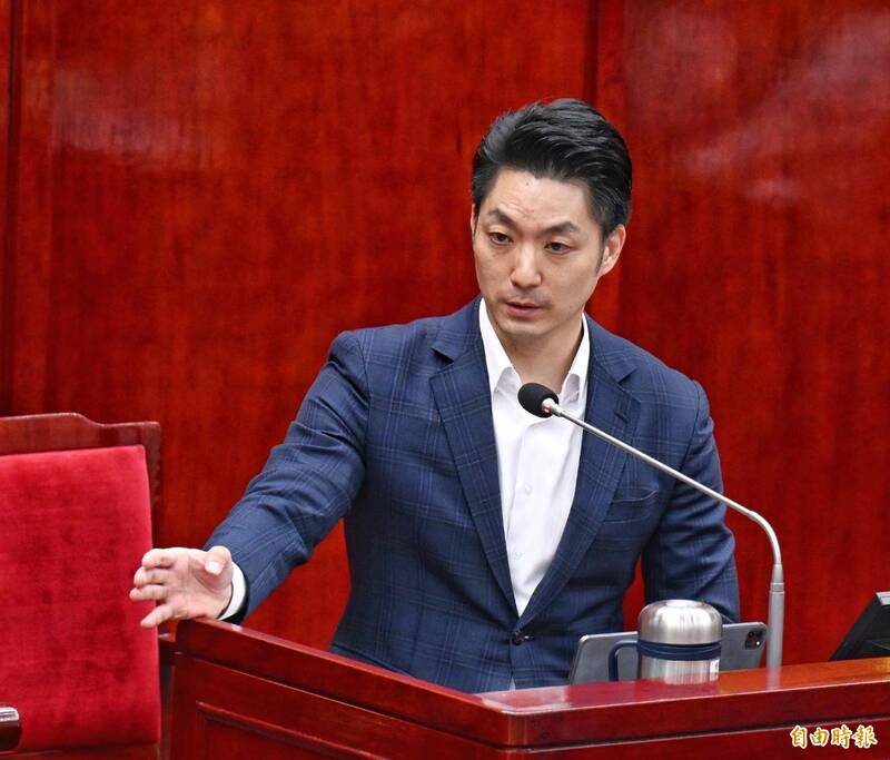 台北市長蔣萬安表示,積極爭取輝達海外總部落腳台北市,並以煮飯比喻。 (記者方賓照攝) 台北市長蔣萬安表示,積極爭取輝達海外總部落腳台北市,並以煮飯比喻。 (記者方賓照攝)