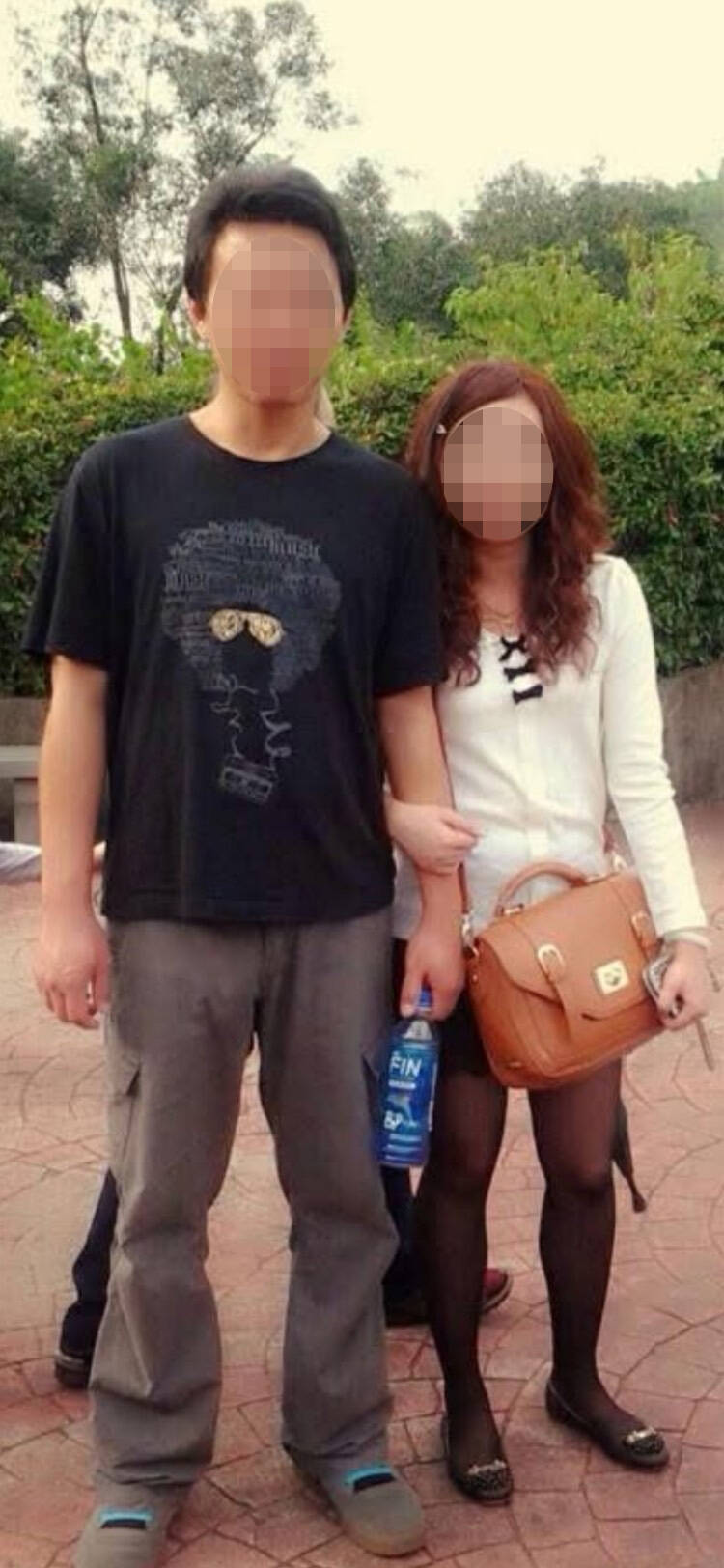 簡姓男子與妻子合影照。（記者林嘉東翻攝臉書）