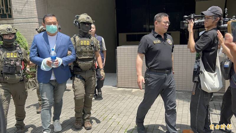 威震集團吳明達被移送檢方偵辦。(記者邱俊福攝) 威震集團吳明達被移送檢方偵辦。(記者邱俊福攝)