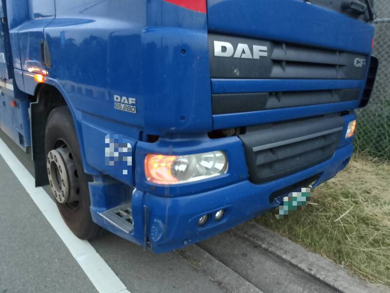 大貨車與機車碰撞，女騎士慘死。（民眾提供）