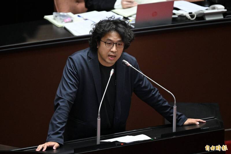 藍提邀政院報告國防預算提高為GDP10% 沈伯洋:對國際現實的公然挑釁 藍提邀政院報告國防預算提高為GDP10% 沈伯洋:對國際現實的公然挑釁