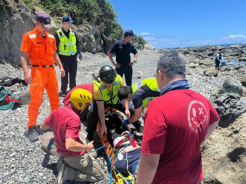 台東富岡國小校長張能發今天上午在都蘭鼻落水死亡。(記者黃明堂翻攝) 台東富岡國小校長張能發今天上午在都蘭鼻落水死亡。(記者黃明堂翻攝)