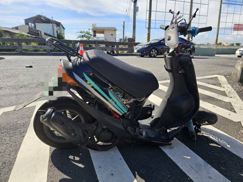 17歲少年無照騎父老機車在新園路口發生車禍身亡。（警方提供）