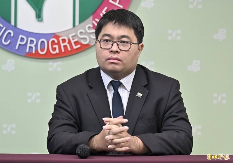 「除瑜回收」放棄罷免陳乃瑜 黃帝穎:避免偽造文書罪擴大風險 「除瑜回收」放棄罷免陳乃瑜 黃帝穎:避免偽造文書罪擴大風險