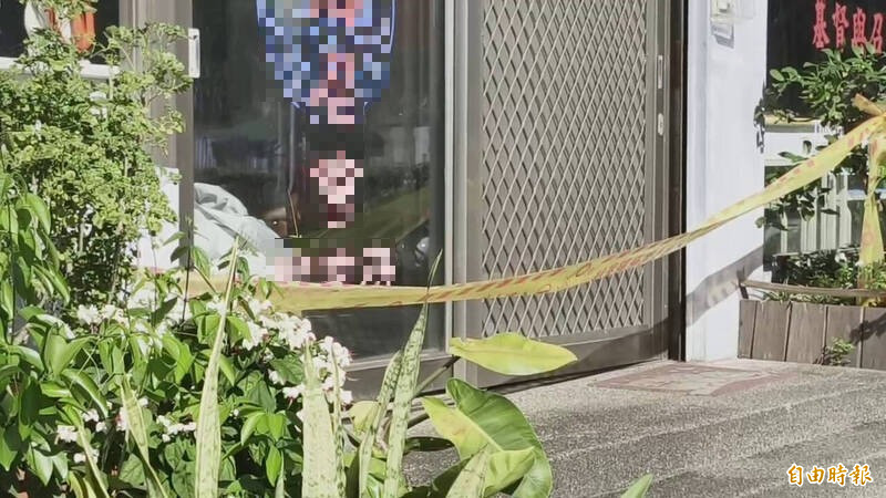 花蓮縣區29歲女老師被勒斃,陳屍在租屋處,警方封鎖現場蒐證。(記者王錦義攝) 花蓮縣區29歲女老師被勒斃,陳屍在租屋處,警方封鎖現場蒐證。(記者王錦義攝)