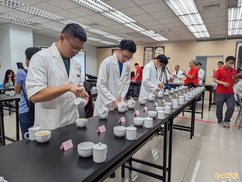 阿里山高山茶春季優良茶競賽,歷經6天、2階段評選,評審出特等、冠軍茶。(記者王善嬿攝) 阿里山高山茶春季優良茶競賽,歷經6天、2階段評選,評審出特等、冠軍茶。(記者王善嬿攝)