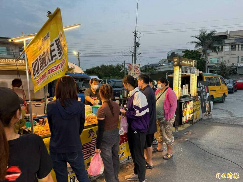 花壇鄉40年夜市原本傳出5/25熄燈,但現在又傳出確定繼續經營下去。(資料照) 花壇鄉40年夜市原本傳出5/25熄燈,但現在又傳出確定繼續經營下去。(資料照)
