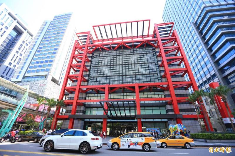 台北市信義區新光三越A8館中午傳出死亡命案。(資料照) 台北市信義區新光三越A8館中午傳出死亡命案。(資料照)