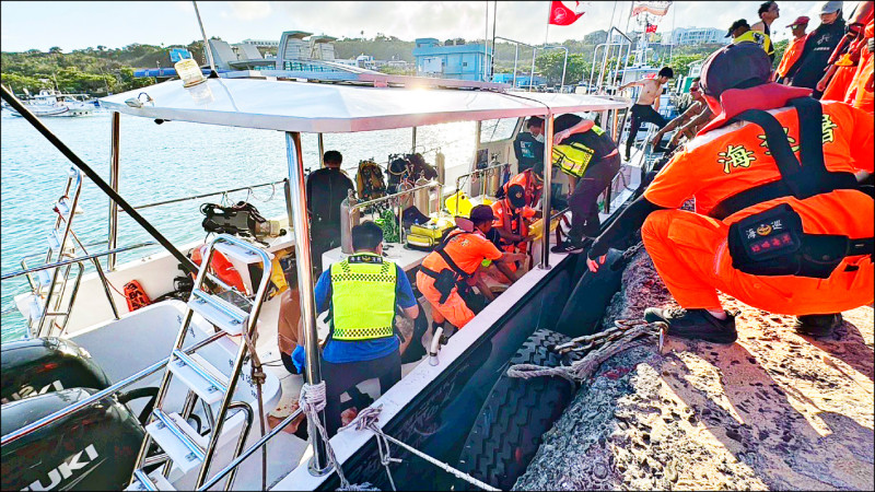墾丁潛水員遭漁船螺旋槳重創，墾管處認為，疑因肇事漁船駛過公告潛點未減速。（海巡署提供）