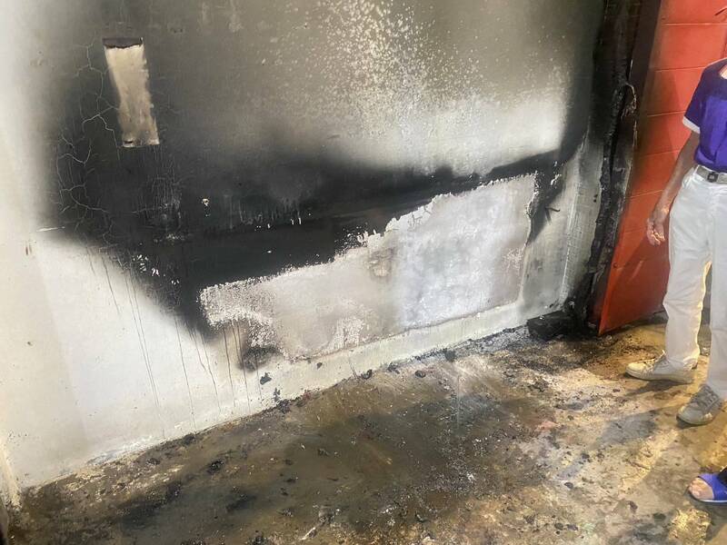 土地公廟遭縱火。（記者余瑞仁翻攝）