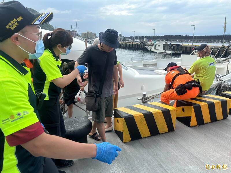 2名遊客在基隆嶼燈塔因落雷感電受傷。（資料照）