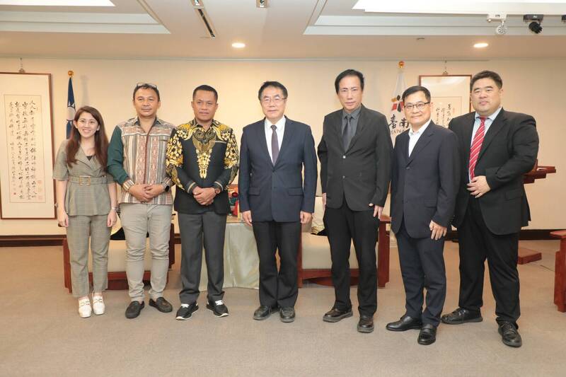 印尼東努沙登加拉省議員拜訪黃偉哲 盼合作發展農業及教育