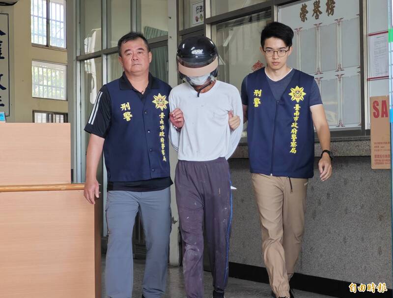 警方偵訊後,將嚴男依過失致死移送。(記者吳俊鋒攝) 警方偵訊後,將嚴男依過失致死移送。(記者吳俊鋒攝)