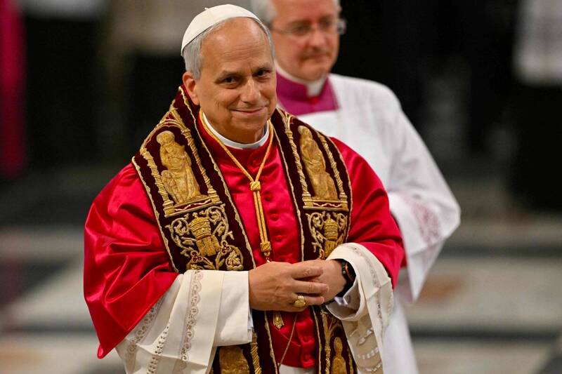 義大利總理梅洛尼指出，教宗良十四世在與她通話時表態，願意在梵蒂岡主持談判，力求結束烏俄戰爭。圖為良十四世。（法新社）