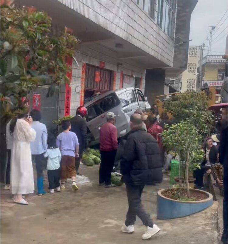雲南曲靖市陸良縣週日發生一起裝載機致人傷亡事件，這起事件發生在當天下午4時，事故已造成6人死亡。（圖擷自網路）