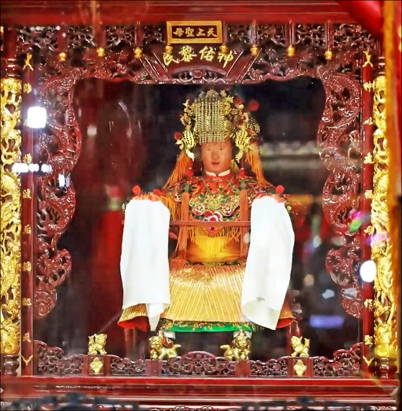 白沙屯拱天宮開爐，媽祖再展聖顏、百年火缸「取活火」。（擷取自拱天宮直播）