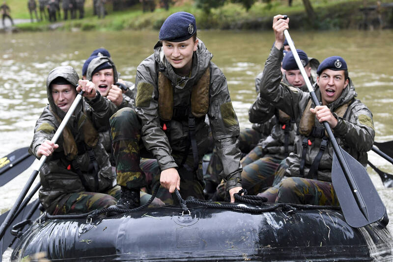 比利時女王儲伊麗莎白公主文武雙全,2021年曾接受軍事訓練。(美聯社檔案照) 比利時女王儲伊麗莎白公主文武雙全,2021年曾接受軍事訓練。(美聯社檔案照)