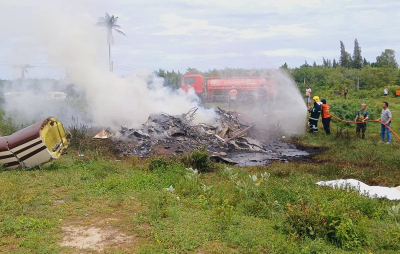 泰國北碧府警方直升機墜毀，機上3人不幸罹難。（擷取自臉書「Fire & Rescue Thailand」）