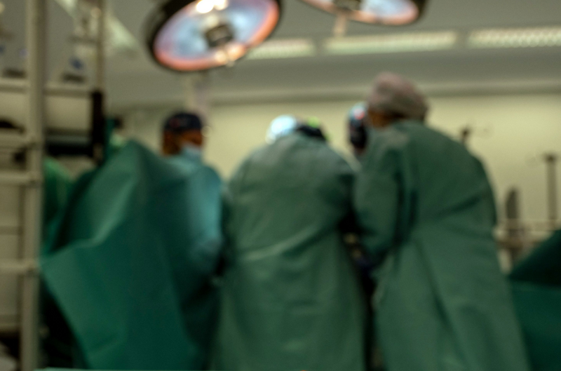 英女死後遺體被送回英國驗屍時赫然發現「心臟不見了」，才知遭土耳其當地醫院「未經家屬同意摘除心臟」，此事震驚英國社會。手術示意圖，非新聞當事人。（法新社）