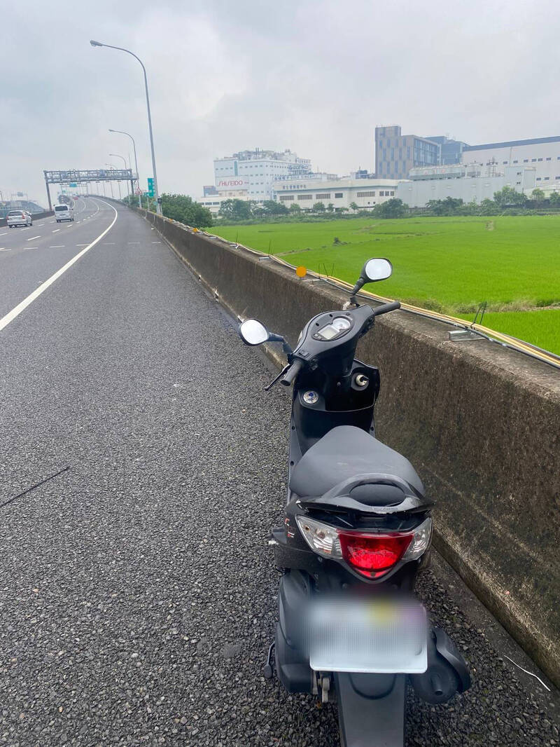 誤信導航！越南留學生無照騎車闖國道被警攔下吞2罰單- 桃園市- 自由時報電子報