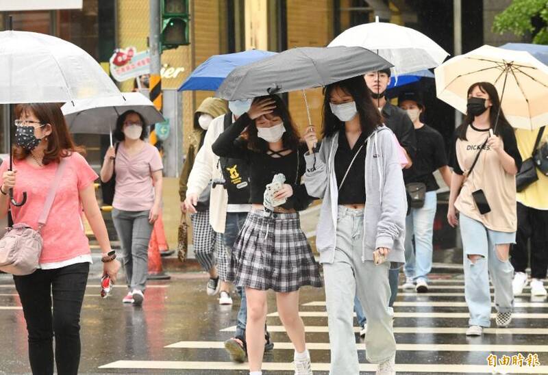 週一中部以北有陣雨。(資料照) 週一中部以北有陣雨。(資料照)