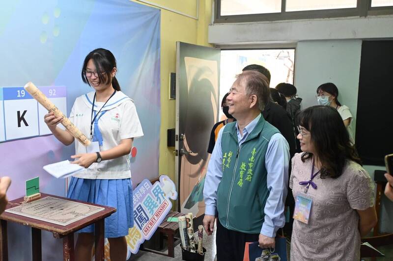 教局偕成大舉辦台南全民科學日開幕 20所國中參與