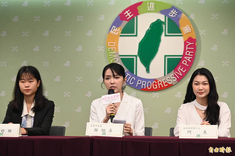 顏翎熹、阿美現身民進黨女力營 盼更多女性為民主發聲