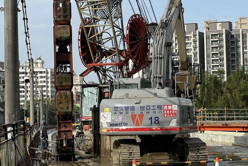 平鎮車站臨時站預計明年完工，永久站預計2033年1月完工。（桃園市政府提供）