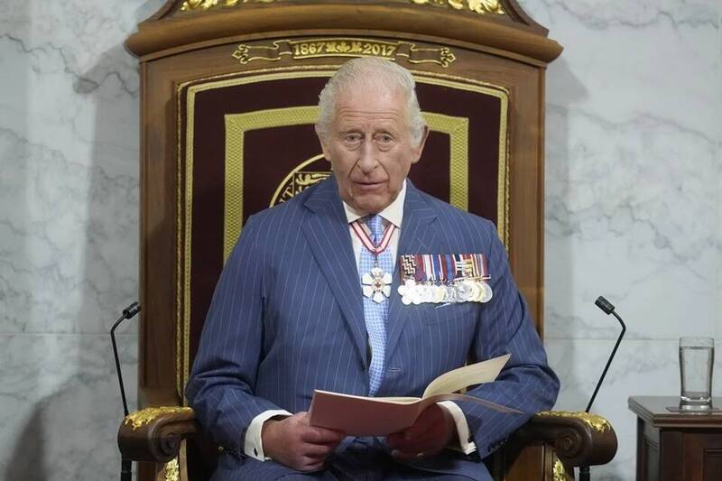 英國國王查爾斯三世27日於加拿大國會發表「御座致辭」。(美聯社) 英國國王查爾斯三世27日於加拿大國會發表「御座致辭」。(美聯社)