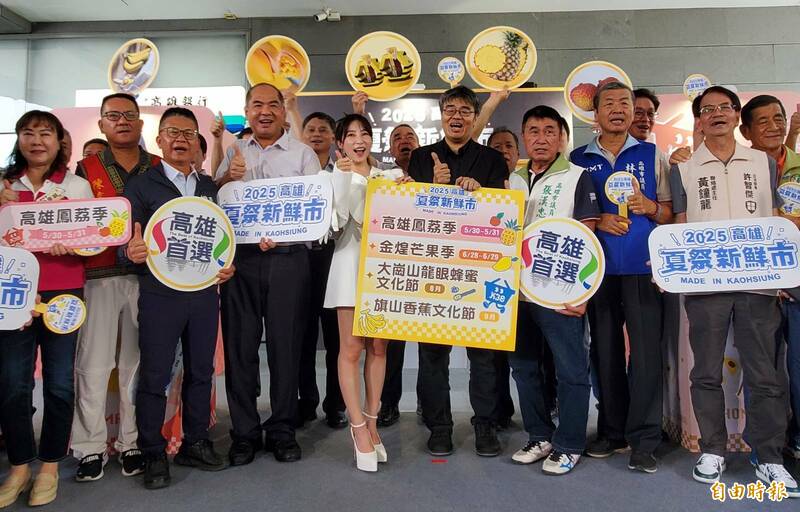 「高雄夏祭新鮮市」今熱鬧登場。（記者陳文嬋攝）