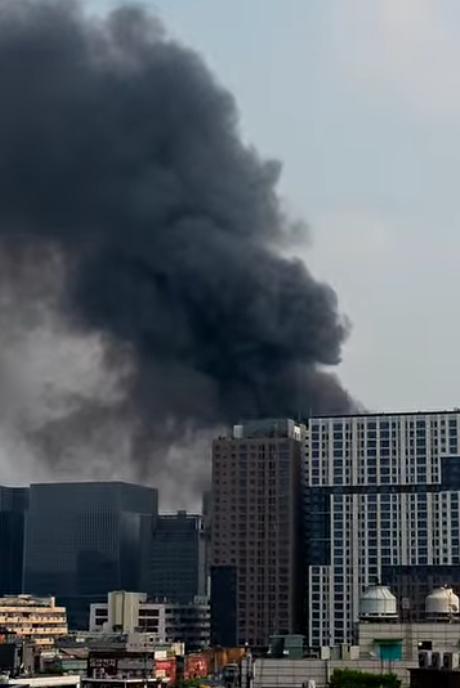 南韓首爾市中心今（28）日下午發生嚴重火警，地點位於中區一棟老舊商業大樓，距離繁忙的乙支路世運商場、大林商場不遠。（擷取自臉書 남강우）