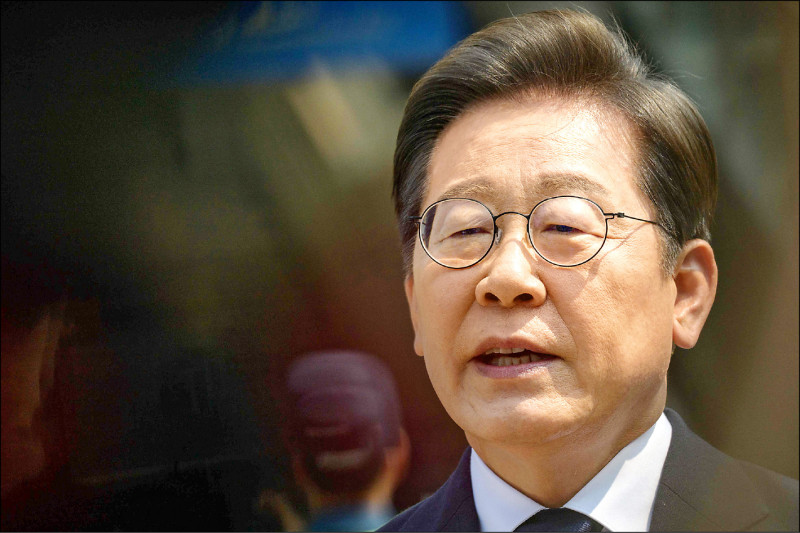 李在明接受專訪被問及若中國武力犯台，是否會協助台灣？李回說，「要等外星人入侵地球時，才會思考這個問題的答案」。（法新社檔案照）