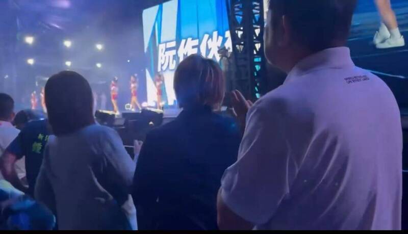 雙北世壯運爭議不斷,昨日舉行的閉幕典禮又被網友質疑,在演出過程竟將歌曲原本有的「台灣」消音。(圖擷自threads) 雙北世壯運爭議不斷,昨日舉行的閉幕典禮又被網友質疑,在演出過程竟將歌曲原本有的「台灣」消音。(圖擷自threads)