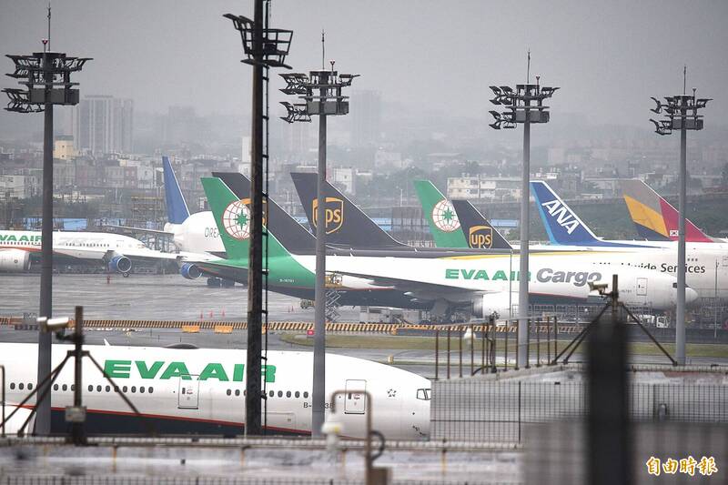 桃園國際機場今(31)日清晨發生疑似鳥擊事件,導致05R跑道暫時關閉,本次事件導致13架航機受到影響(包括12架客機及1架貨機),跑道關閉時間共計35分鐘。示意圖。(資料照) 桃園國際機場今(31)日清晨發生疑似鳥擊事件,導致05R跑道暫時關閉,本次事件導致13架航機受到影響(包括12架客機及1架貨機),跑道關閉時間共計35分鐘。示意圖。(資料照)