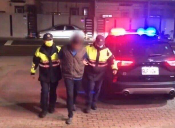 弟不滿啃老哥攻擊媽媽持球棒打死他 今開庭母求情盼輕判