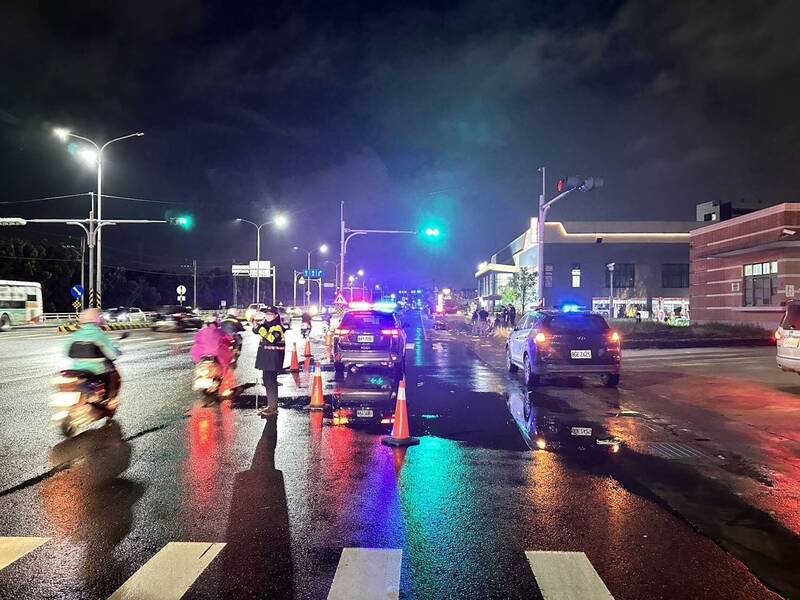 高雄橋頭區成功北路、高雄捷運北機廠前馬路，今晚發生奪命車禍。（警方提供）