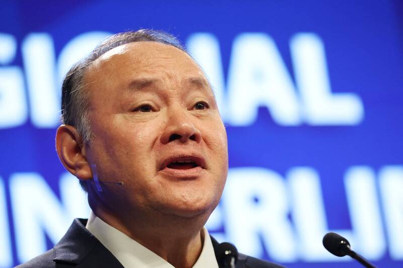 酸中國代表「政治宣傳偽裝提問」 菲防長再嗆央視記者「特工」