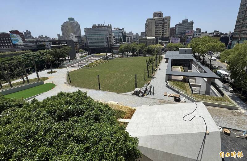 桃園市政府「中壢區中正公園地下停車場暨活動中心新建工程」，4月申報完工。（記者李容萍攝）