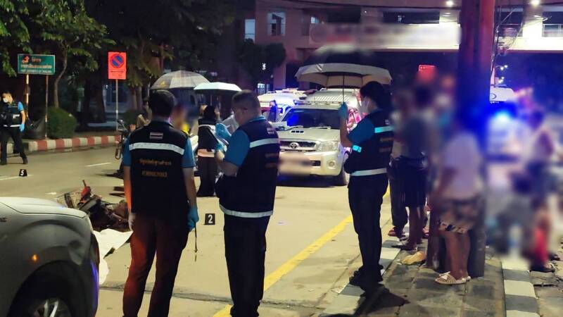 泰國曼谷港近日發生電子煙貨櫃遭竊事件，一名保全在阻止過程中不幸遭竊賊倒車撞死。（擷取自ดาวแปดแฉก/FB）