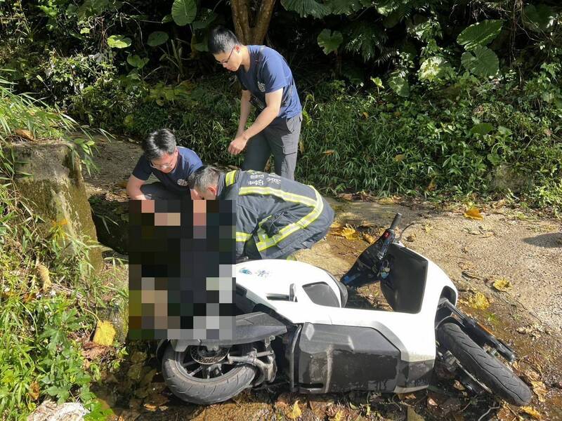基隆李姓單親媽媽在上班途中身禍身亡,身後留下就讀國小的女兒。(記者盧賢秀翻攝) 基隆李姓單親媽媽在上班途中身禍身亡,身後留下就讀國小的女兒。(記者盧賢秀翻攝)