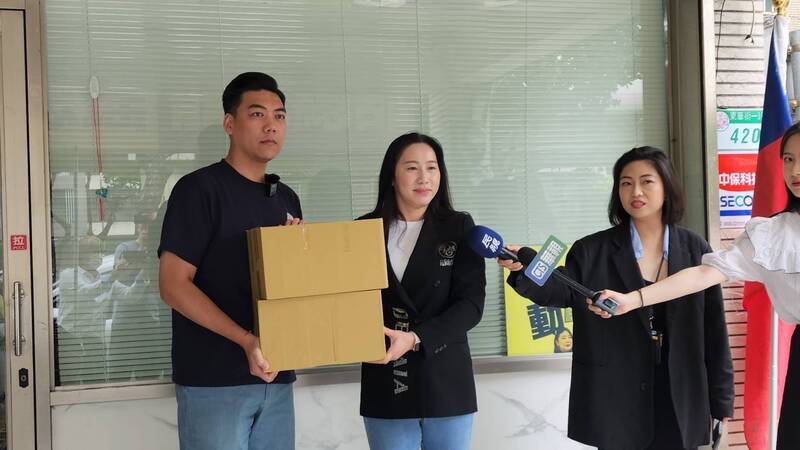 送回5410份連署書 林杏兒宣布罷免吳思瑤二階達標